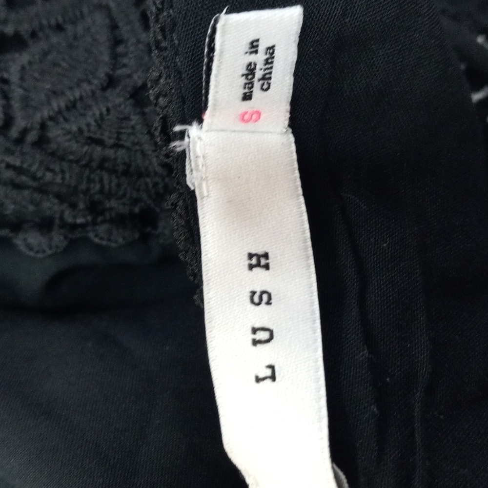 Lush - open back - open leg shorts jumpsuit - Picture 6 of 6